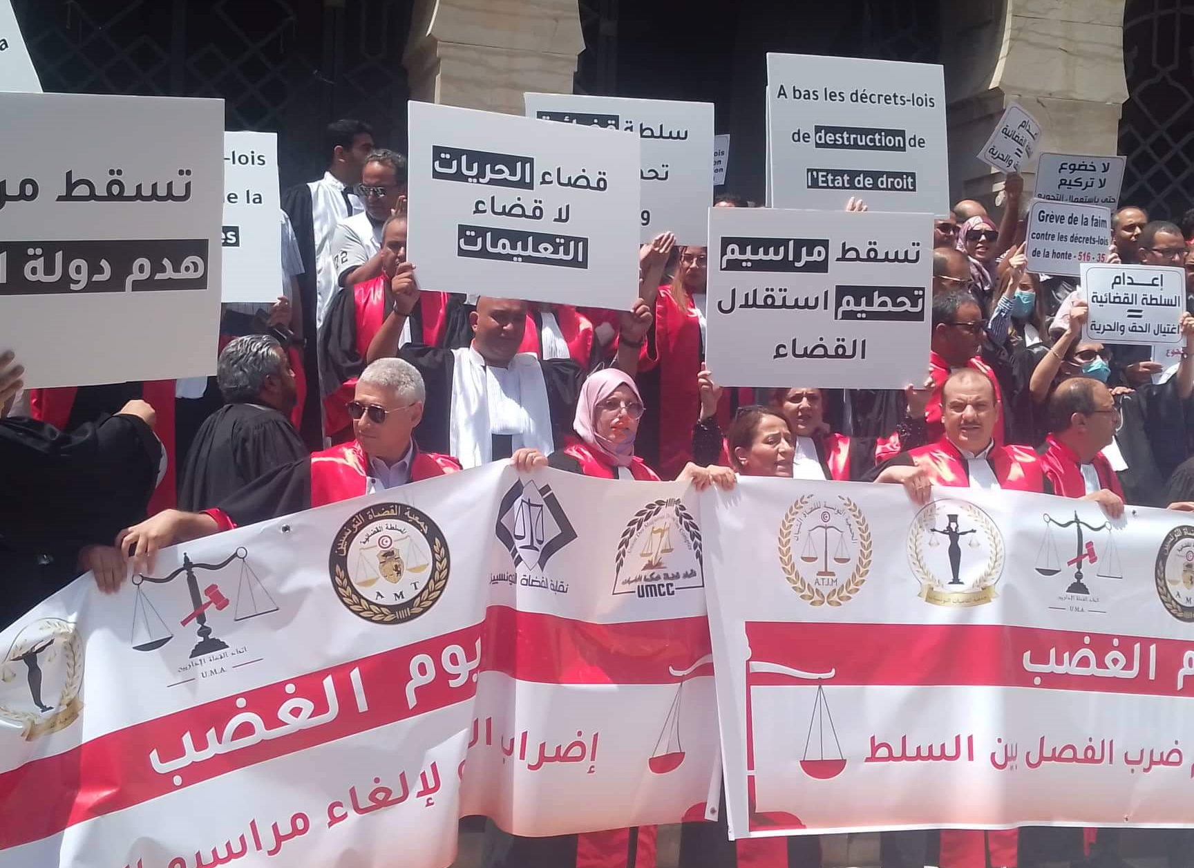 قضاة تونس ينفذون يوم غضب ضد قرار سعيّد عزل 57 منهم