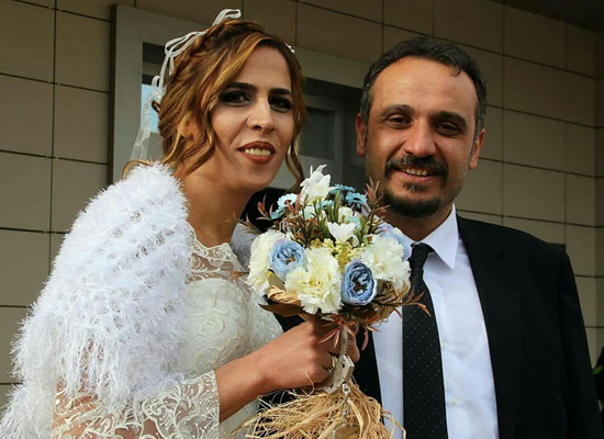 عروس تركية تقود زوجها إلى العرس مقيد اليدين صور