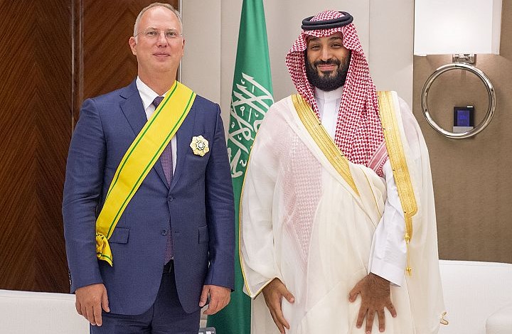 الملك عبدالعزيز وشاح السعودية تمنح