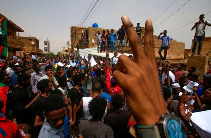 أمريكا تحذر رعاياها من احتجاجات السودان.. وارتفاع القتلى