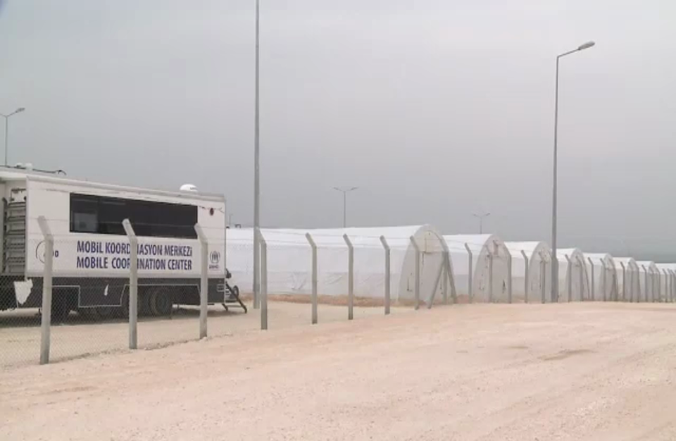 سكان كوباني يتوافدون على أكبر مخيم للنازحين في تركيا (فيديو)