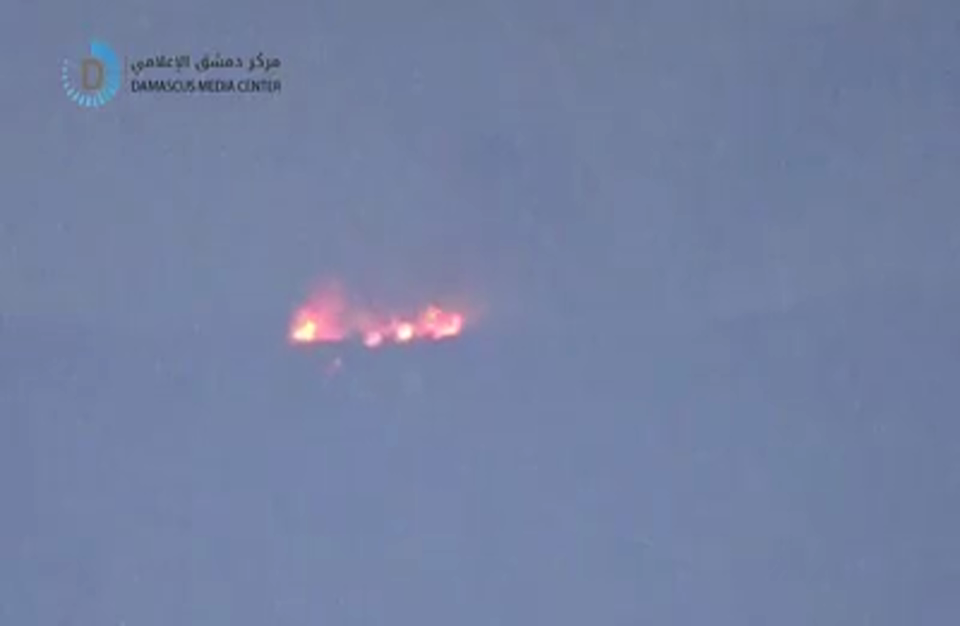 حرائق كبيرة وانفجارات داخل موقع عسكري بجبل قاسيون (شاهد)