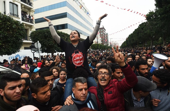 تحذير من الفوضى في تونس و"الشعبية" تتعهد بمواصلة الاحتجاج