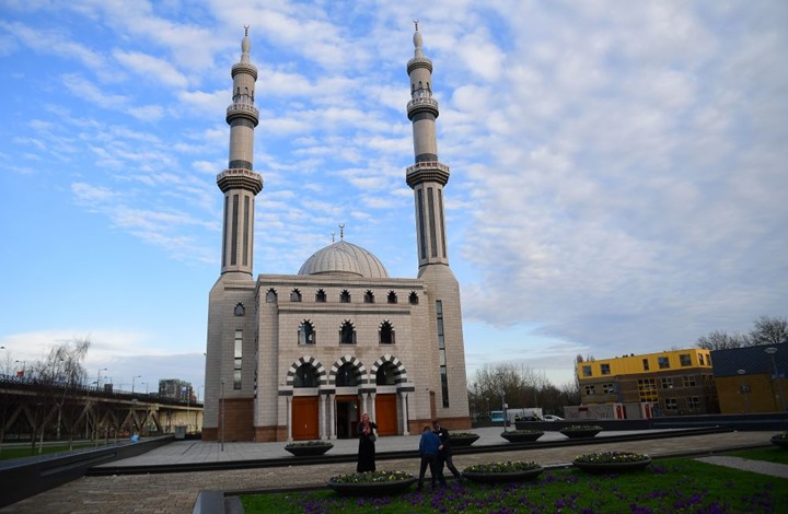 الكشف عن "بحث سري" أجرته بلديات هولندا عن المساجد
