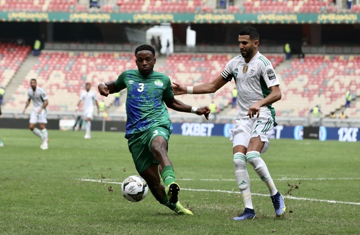 الجزائر تبدأ مشوار الدفاع عن لقبها بالتعادل أمام سيراليون