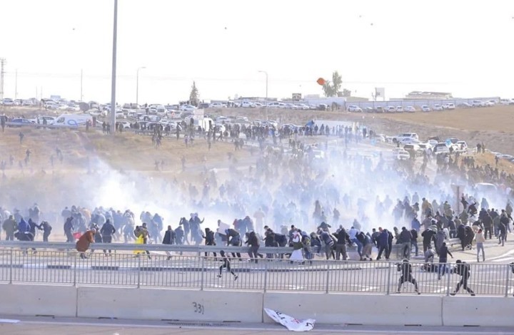 الاحتلال يقمع مظاهرة حاشدة ضد تهويد النقب (شاهد)
