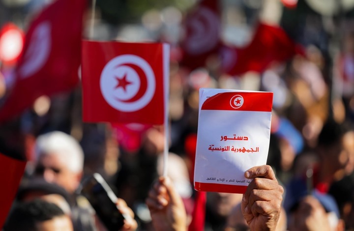 شخصيات تونسية تندد بـ"ديكتاتورية" سعيد وتدعو للتحرك الثوري
