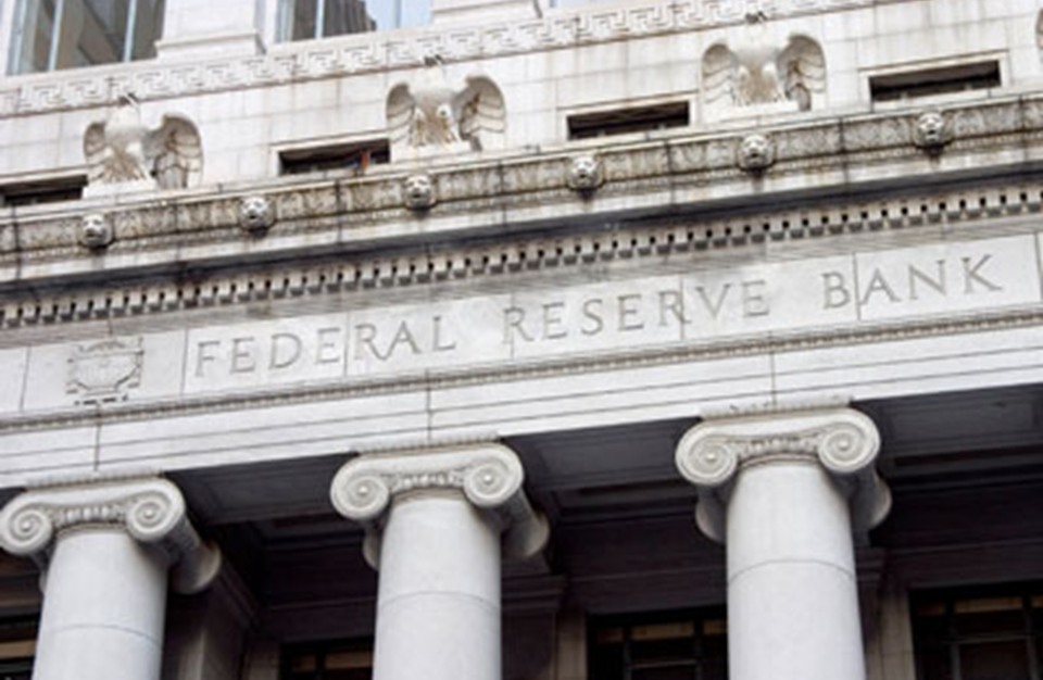 المركزي الأمريكي يرفع الفائدة.. ويتوقع تراجع التضخم