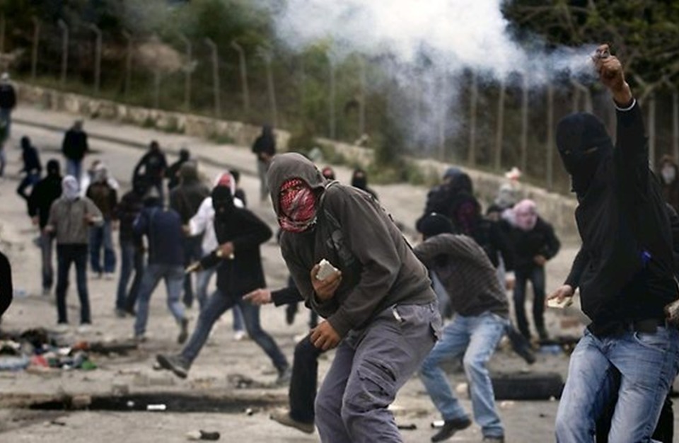 صحيفة عبرية: اندلاع انتفاضة الأقصى بعد أوسلو بدد وهم السلام
