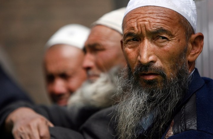 مليون موظف شيوعي صيني يعيشون لأسابيع في بيوت المسلمين