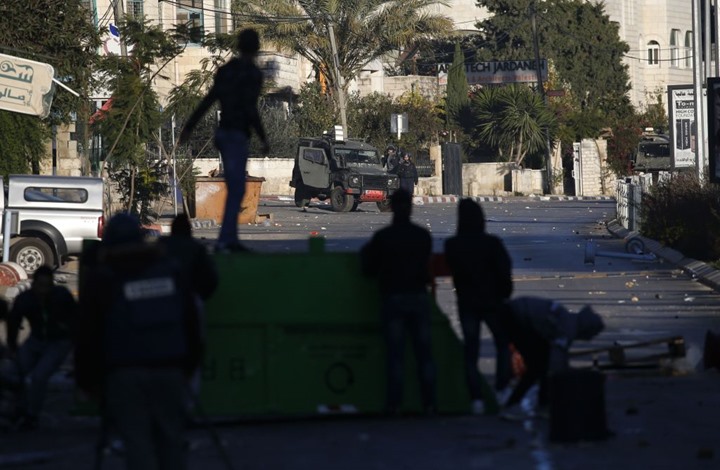 عشرات الإصابات بمواجهات مع الاحتلال بالضفة الغربية