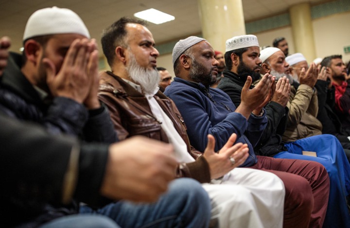 "الغارديان": هذه حكاية مسلمي بريطانيا التي يتم التغاضي عنها