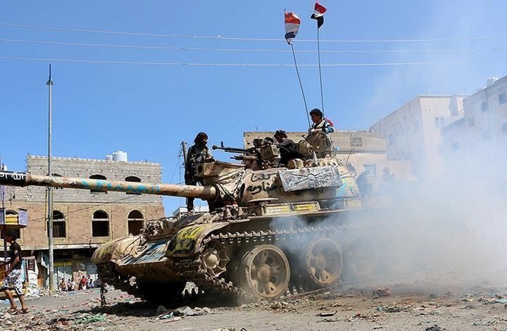هل هناك تنسيق بين الحوثي و"الانفصالي" ضد الشرعية باليمن؟