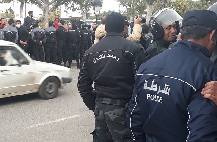 "مواطنون ضد الانقلاب" بتونس: سنلجأ للقضاء ضد قمع الاعتصام