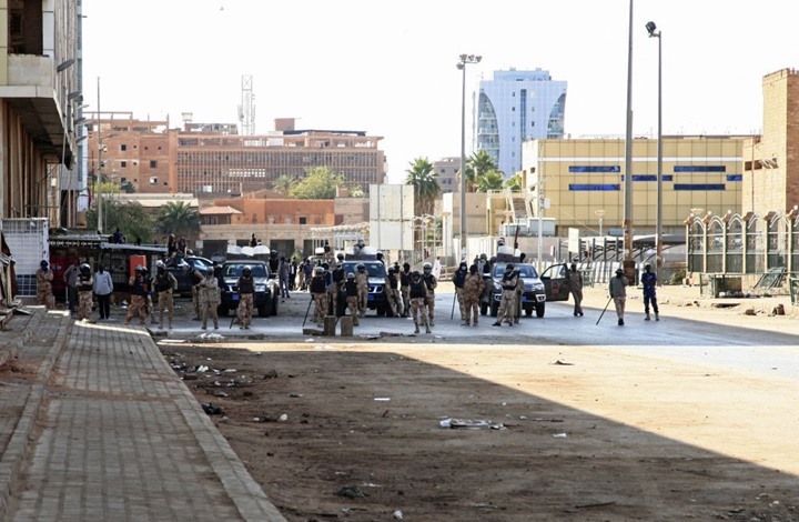 الأمن السوداني يقمع مظاهرات القصر الرئاسي.. وقطع للإنترنت