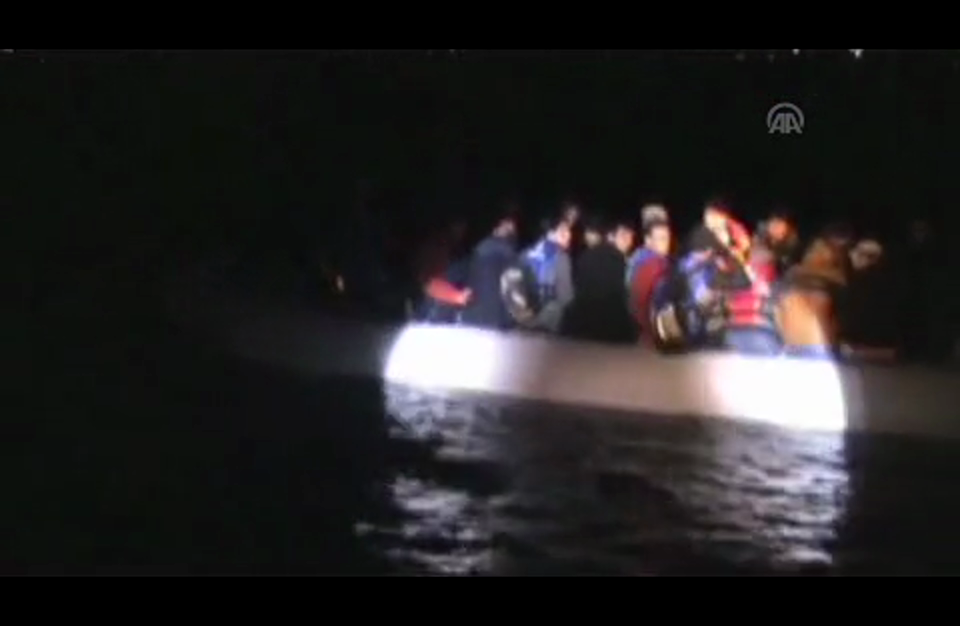 خفر السواحل التركي ينقذ 154 مهاجرًا غير شرعي (فيديو)