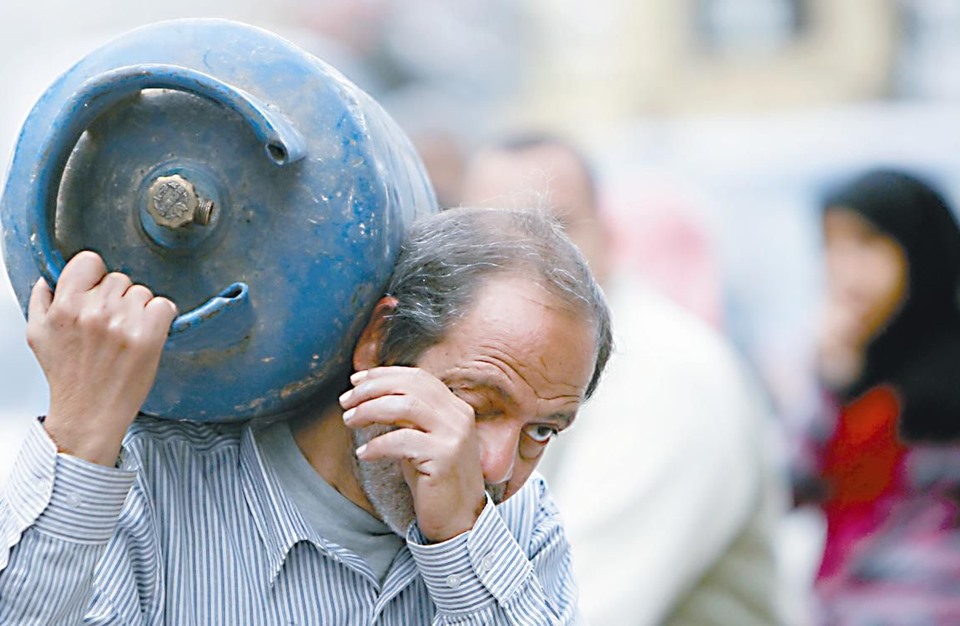 أزمة "البوتاجاز" تزيد أوجاع الفقراء المصريين