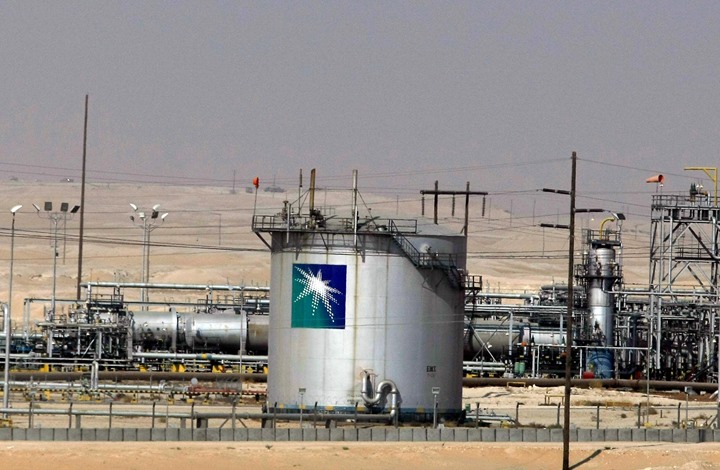 السعودية تخفض أسعار النفط المتجهة إلى آسيا في فبراير