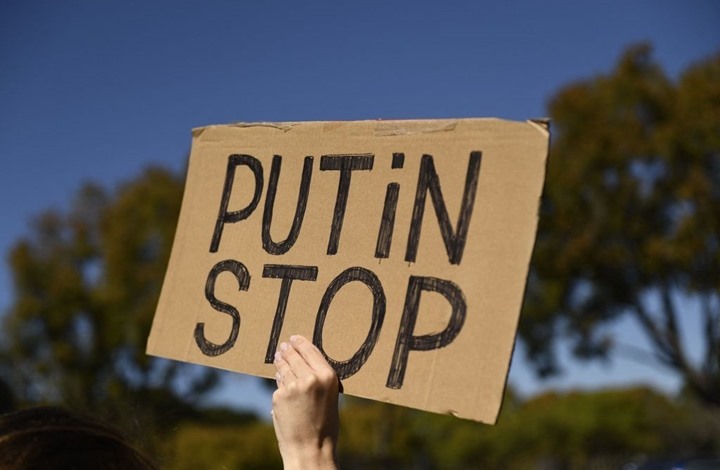 بوتين يشتم معارضي الغزو الروسي ويدعو للتخلص منهم (شاهد)
