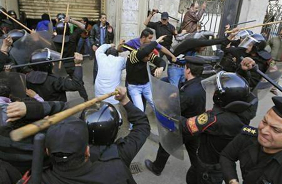 عنف أمناء الشرطة يطال الجميع في مصر حتى نواب البرلمان