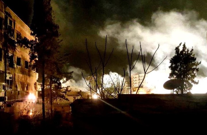 مقتل العشرات حرقا بغارات روسية على مدن الغوطة (شاهد)