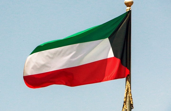 الكويت ترد على فتاة ترفع جوازها الدبلوماسي وتدعم المثليين