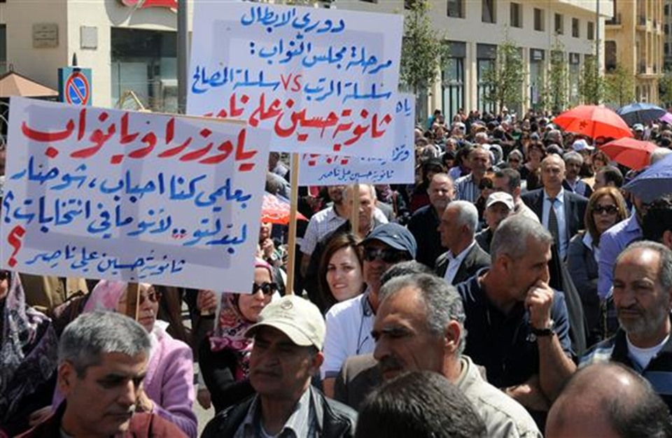 مسيرات وإضرابات في بيروت للمطالبة بزيادة الأجور