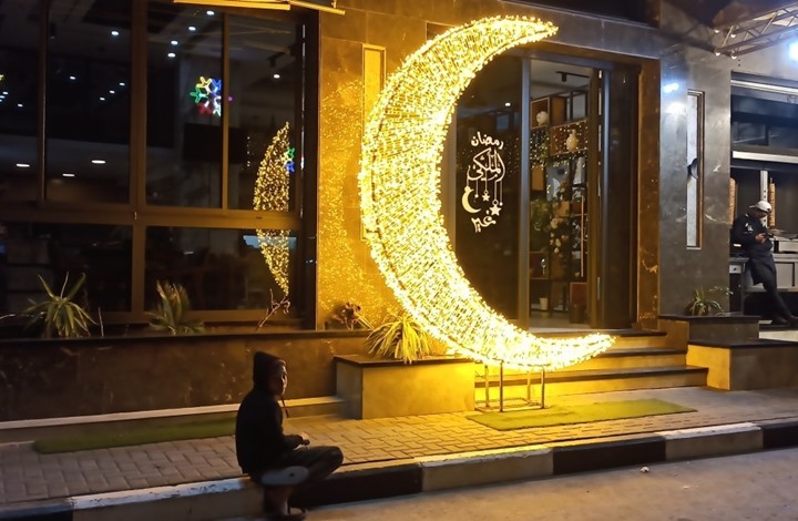 غزة تستقبل رمضان بالزينة في ظل حصار متواصل (صور) غزة تستقبل رمضان بالزينة في ظل حصار متواصل (صور)