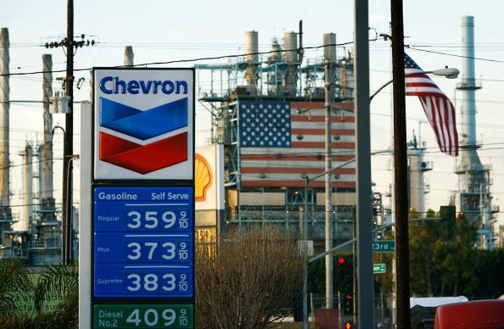 النفط دون الـ50 دولارا للبرميل.. وزيادة مفاجئة بمخزونات أمريكا