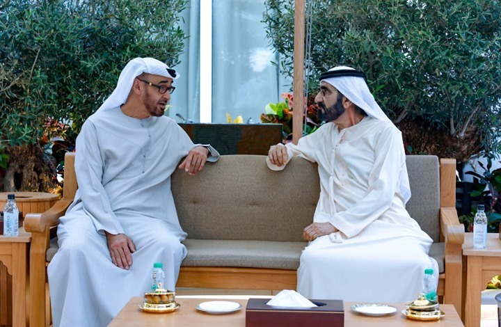 حاكم دبي يبايع محمد بن زايد رئيسا للإمارات بقصيدة رثاء خليفة