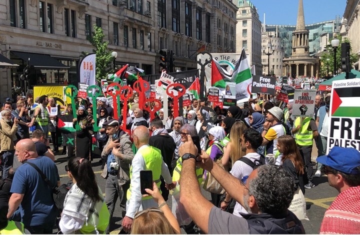 الآلاف بلندن يهتفون لـ "أبو عاقلة" ويطالبون بمعاقبة إسرائيل