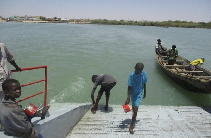 "عبّارة روصو".. جسر يربط موريتانيا والسنغال منذ 70 عاما (صور)