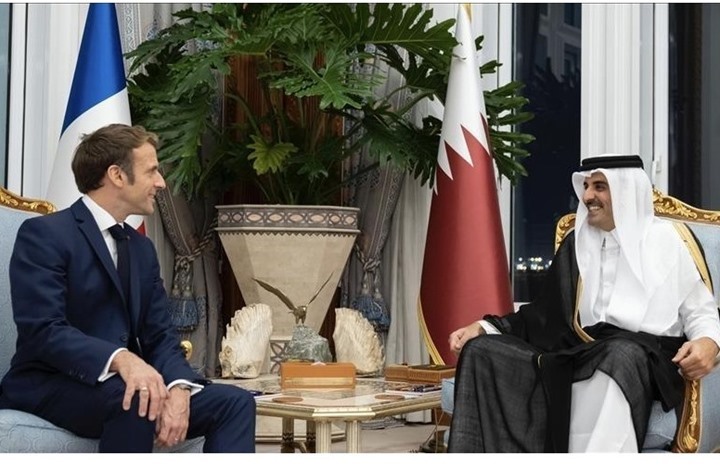 أمير قطر يلتقي ماكرون ويبحثان المستجدات الإقليمية والدولية