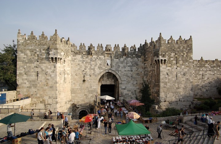 باب العمود.. "ساحة الشهداء" الأجمل بين أبواب القدس