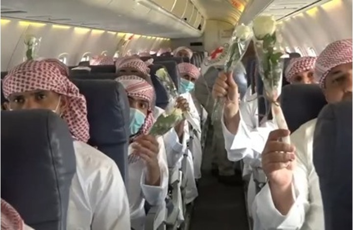 "التحالف" ينقل عشرات الأسرى إلى عدن وصنعاء.. والحوثي ترد