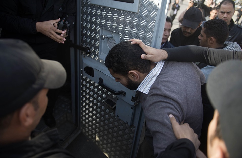 "حبس بلا نهاية".. تقرير حقوقي يرصد اعتقال 1464 مصريا
