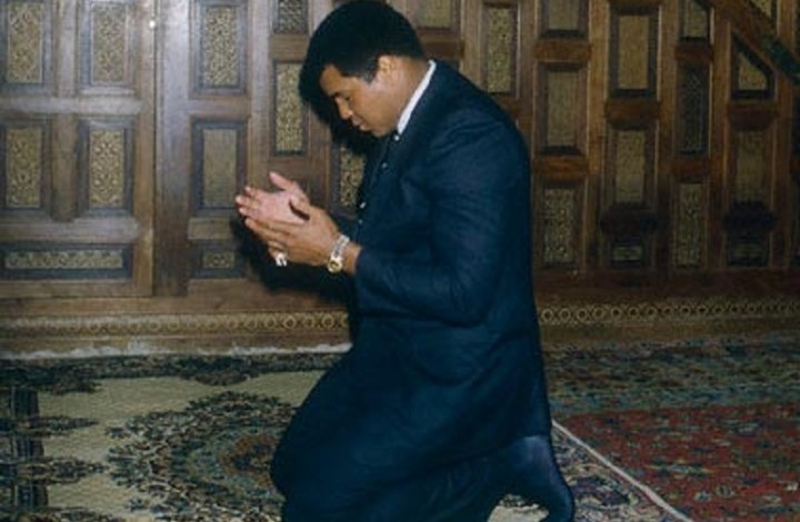 أشهر 7 مواقف دافع فيها محمد علي عن الإسلام فيديوهات