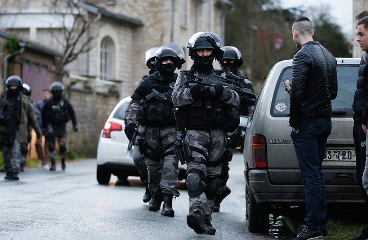 عملية احتجاز رهائن في باريس تنتهي بفرار المسلح