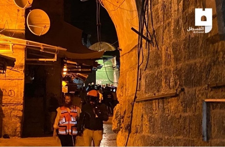 محاولة طعن جندي في القدس والاحتلال يغلق بوابات "الأقصى"