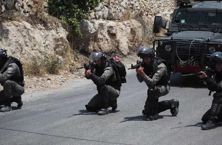 فلسطيني يخطف سلاح جندي إسرائيلي جنوب الخليل (شاهد)