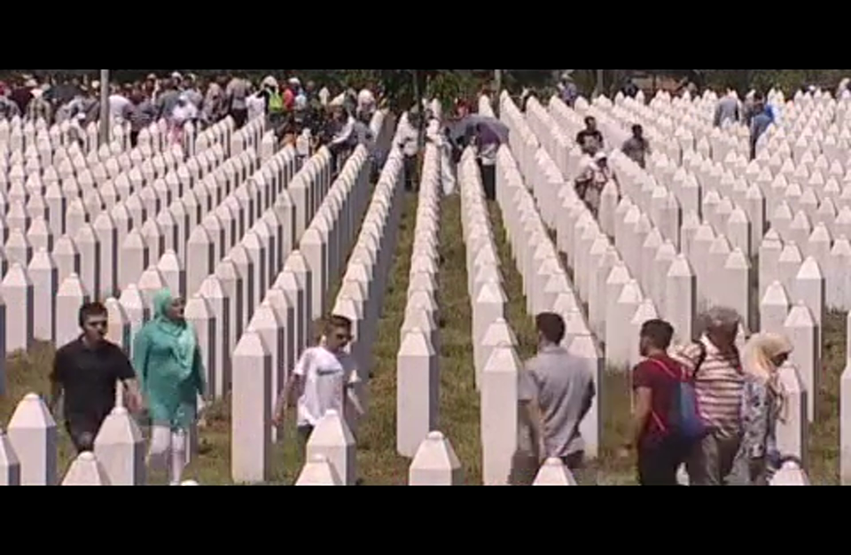 في ذكرى 21 للمذبحة.. دفن رفات 127 من ضحايا "سربرنيتسا"