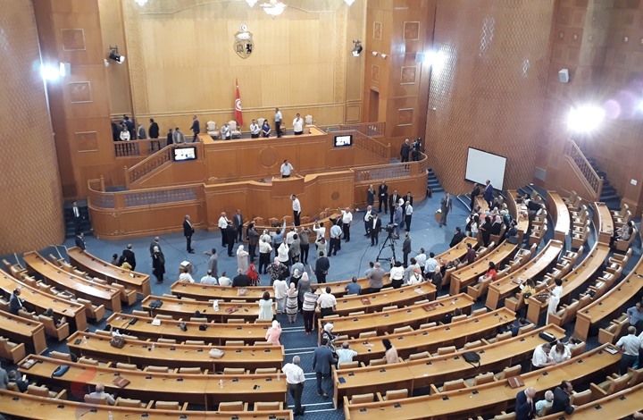 أكثر من 90 نائبا تونسيا يتوجهون غدا للبرلمان لاستئناف نشاطهم