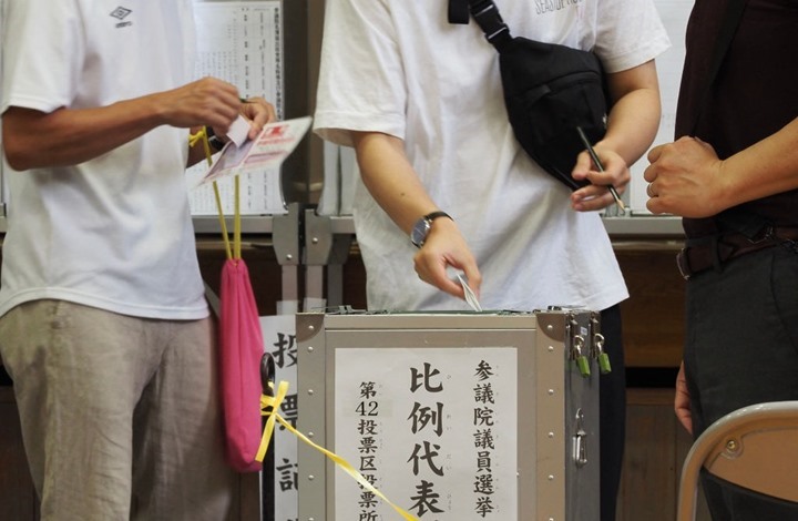 بدء التصويت في اليابان بانتخابات يخيم عليها اغتيال شينزو آبي