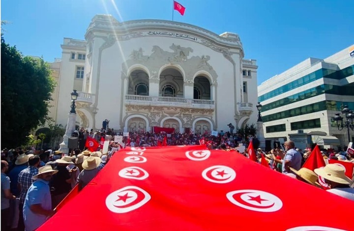 رفض واسع لنتائج استفتاء تونس.. يقابله دعم الأقلية (شاهد)