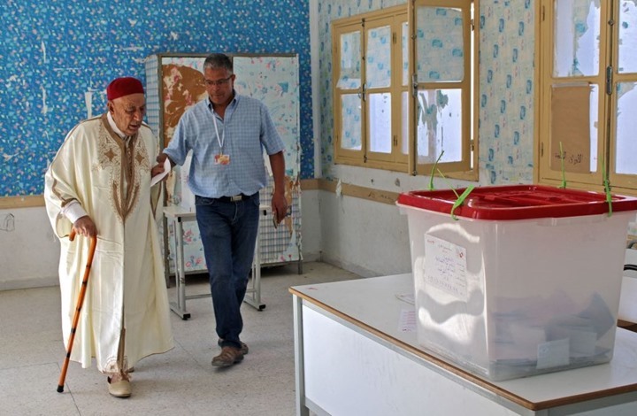 WP: لماذا تخلى الكثير من التونسيين عن الديمقراطية؟