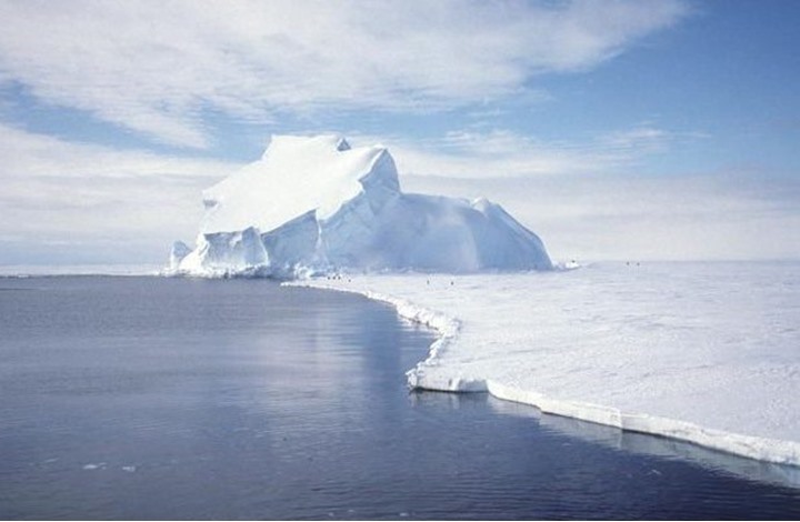 مجلة: أكبر صفيحة جليد بالعالم قد ترفع مستوى سطح البحر