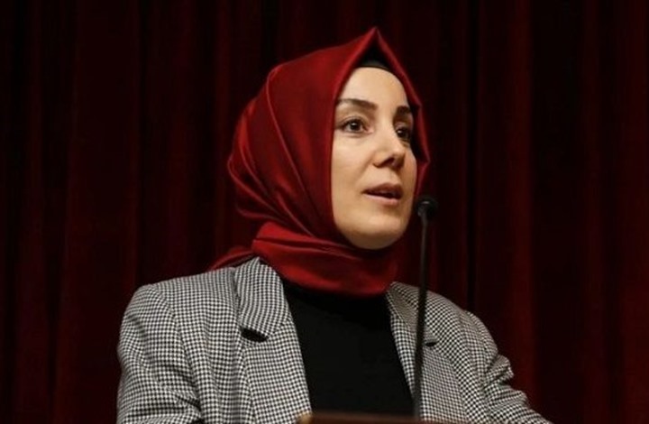 نائبة تركية تستنكر موجة العنصرية بحق السياح العرب (فيديو)