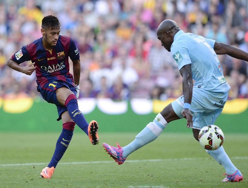 برشلونة يسحق غرناطة بثلاثية نيمار وثنائية ميسي