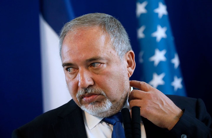 وزير إسرائيلي يهاجم ليبرمان ويصف سياسته بغزة بـ"الفاشلة"