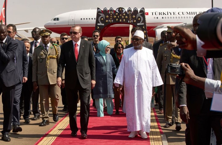 MEE: نفوذ تركيا يزداد في غرب أفريقيا.. ما تأثيره على فرنسا؟